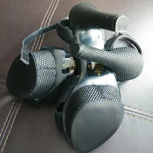 Express Heels - Picture 2 of 2